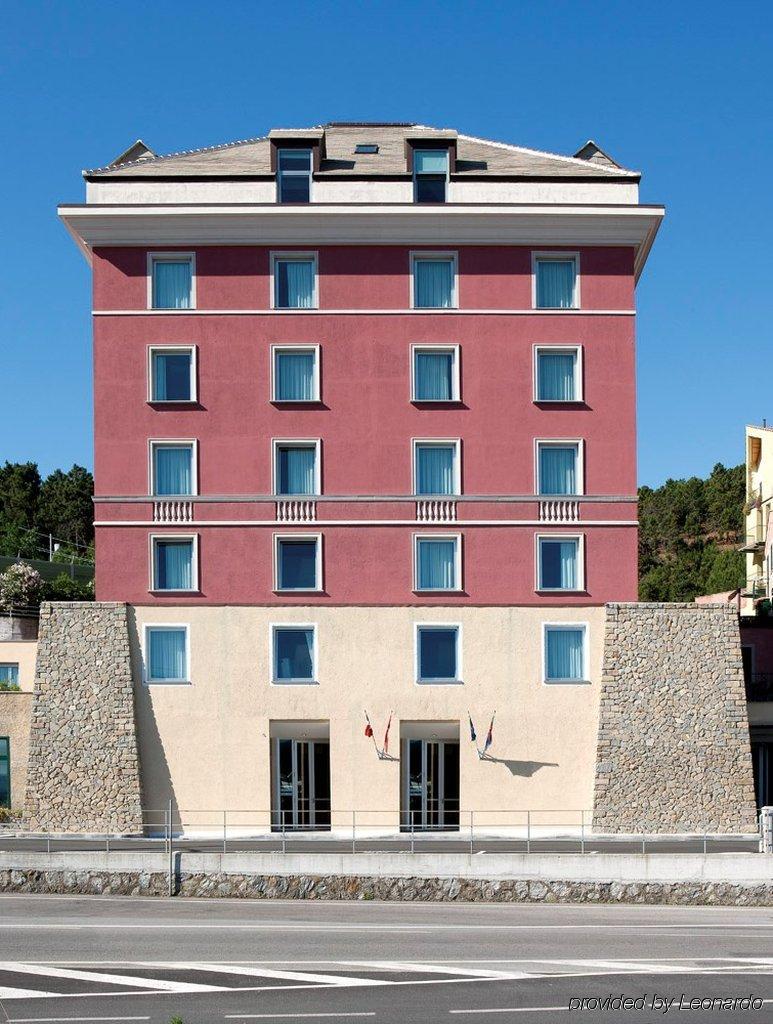 Sea Art Hotel Vado Ligure Exterior photo