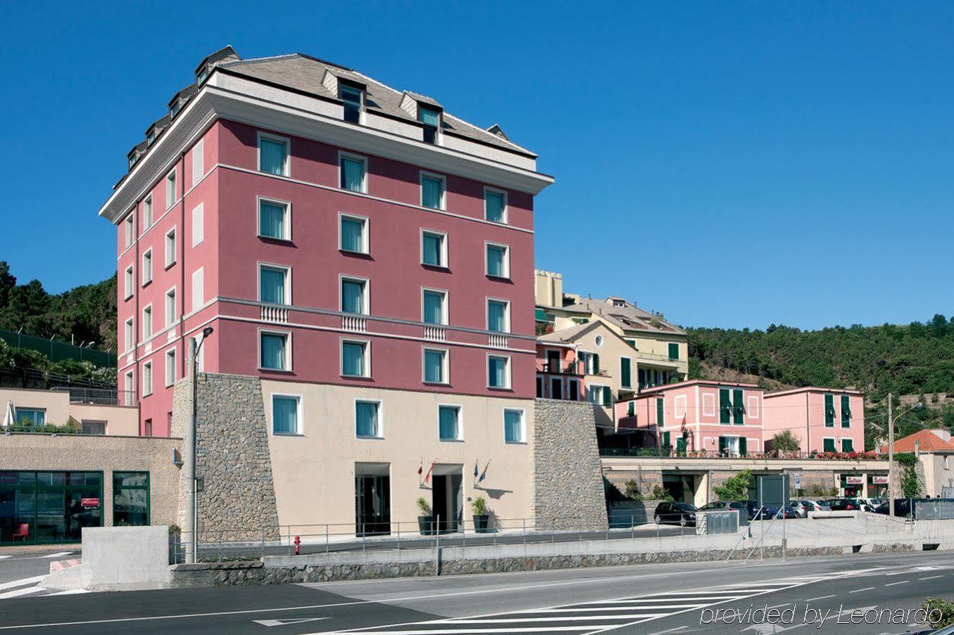 Sea Art Hotel Vado Ligure Exterior photo